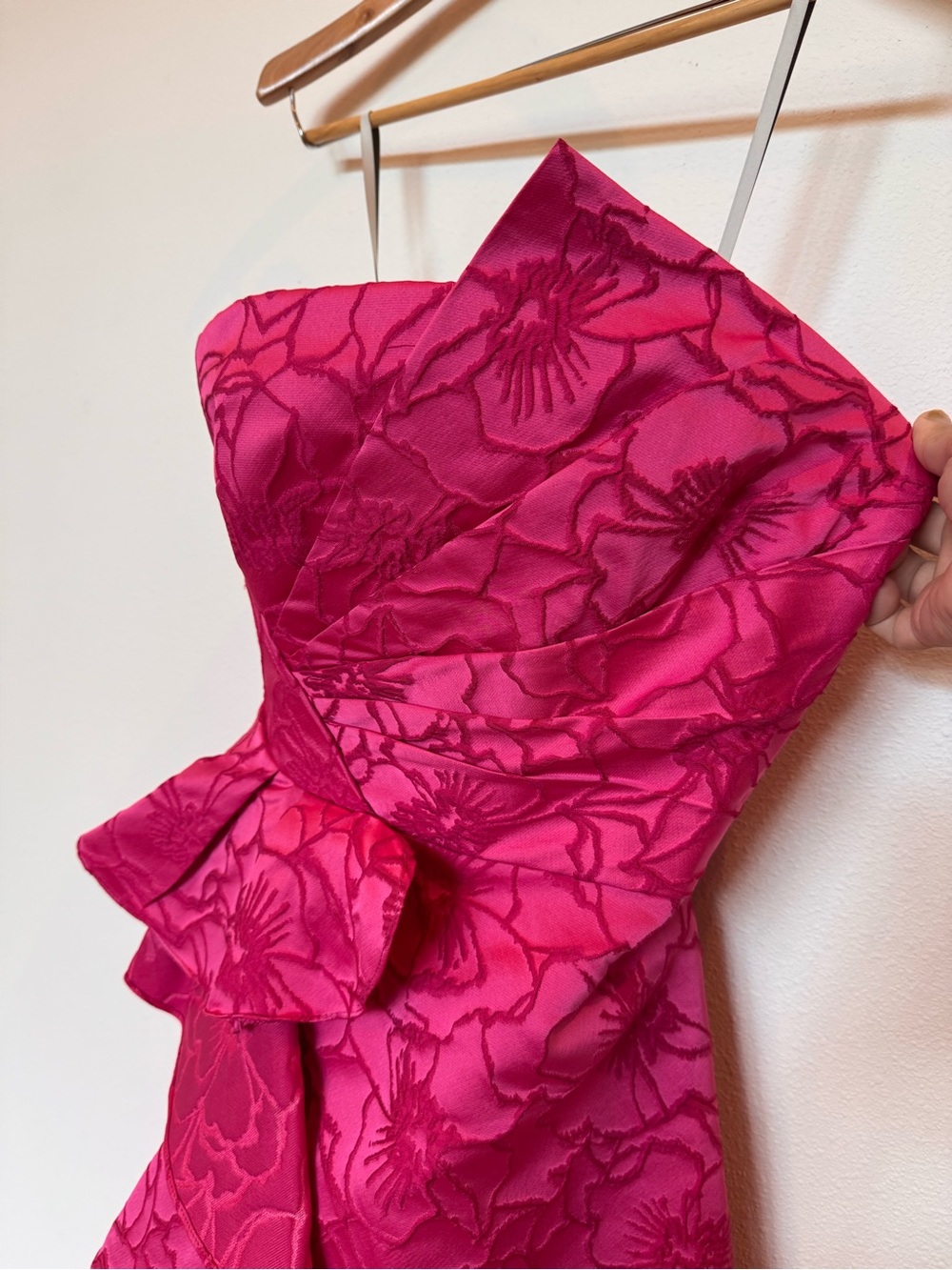 Monique Lhuillier Strapless Hot Pink Floral Jacquard Gown - Picture 2 of 8